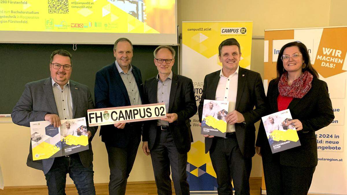 Studiengangleiter Udo Traussnigg mit Impulsregion-Manager Franz Kneißl (Bildmitte), Bürgermeister Franz Jost, WKO-Regionalstellenobmann Christian Sommerbauer und Organisationsreferentin Simone Pfeiffer