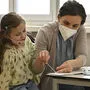 Volksschülerin beim Testen am ersten Schultag in Wien