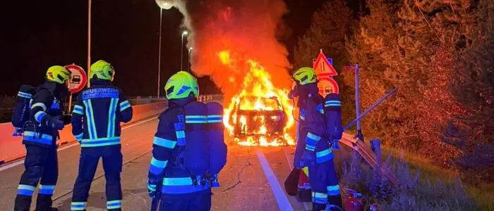 Das Auto brannte völlig aus
