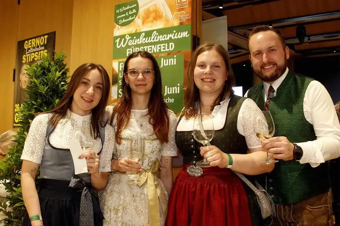 Eine Rekordzahl an Besuchern konnten sich persönlich mit den Weinbauern in gemütlicher Atomsphäre austauschen und sich durch die 100 besten Weine der Region kosten.