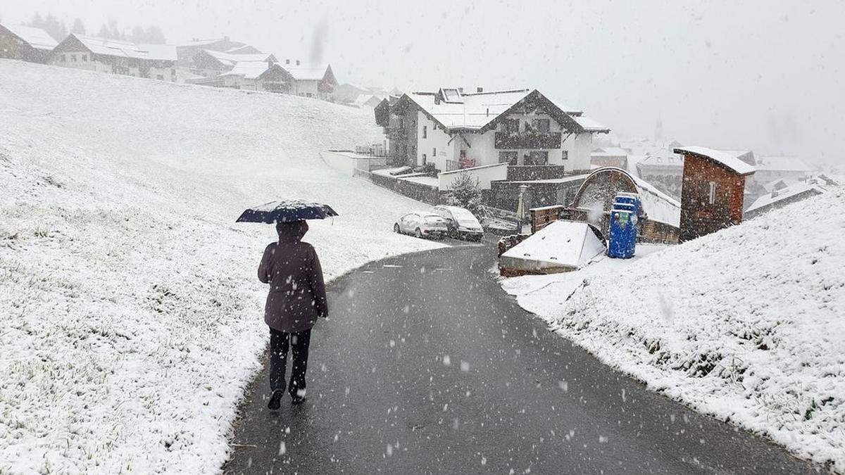 Spaziergängerin in Fiss in Tirol 