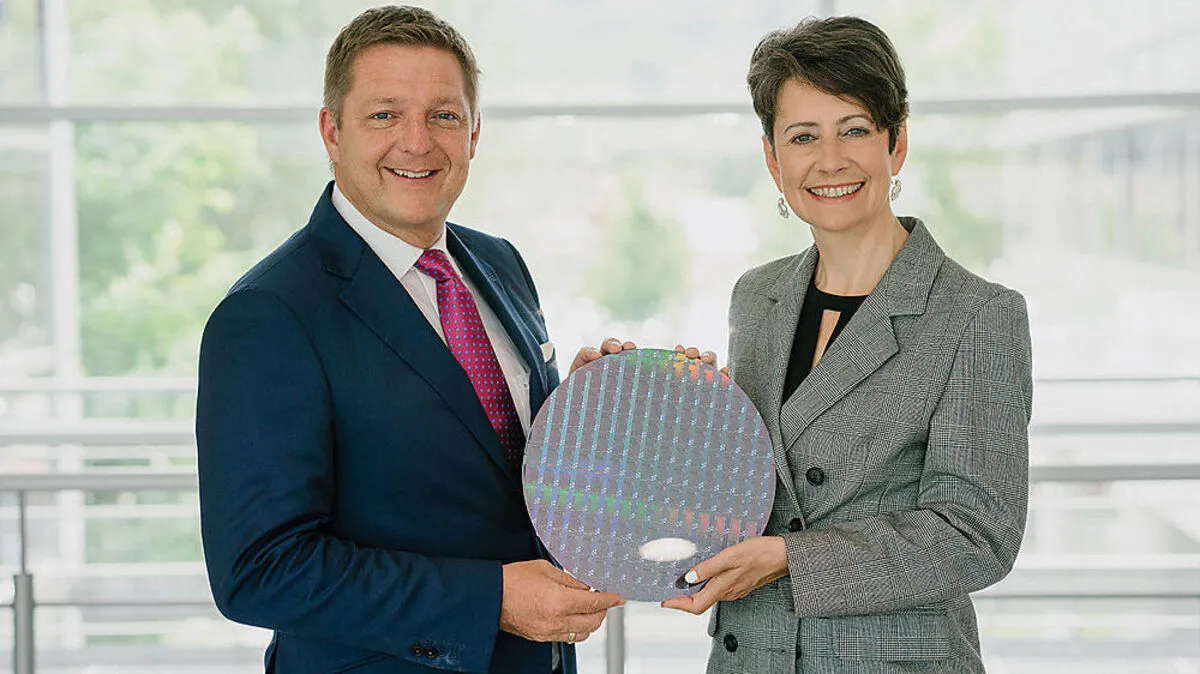 Infineon investiert 1,6 Milliarden Euro in Villach, Bürgermeister Günther Albel und Infineon-Vorstandsvorsitzende Sabine Herlitschka