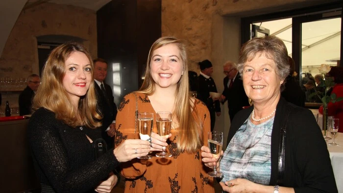 Gabby Jensen aus Charlevoix in Michigan (USA) derzeit als Aupair-Mädchen im Lavanttal (Bildmitte) war sicher der am weitest angereiste Gast beim heurigen Neujahrskonzert.
