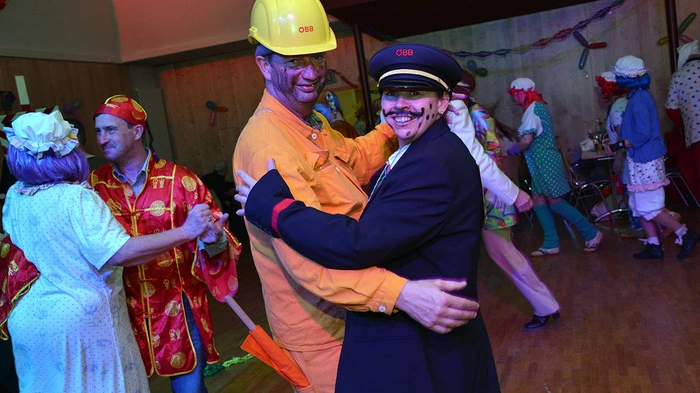 24 maskierte Gruppen nahmen am traditionellen Maskenball der Freiwilligen Feuerwehr Weißenstein teil.