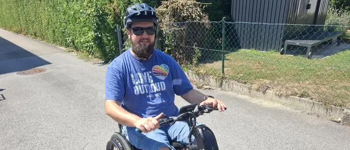Stefan Pflanzl sitzt aufgrund eines schweren Motorradunfalls vor 15 Jahren im Rollstuhl
