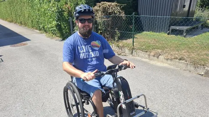 Stefan Pflanzl sitzt aufgrund eines schweren Motorradunfalls vor 15 Jahren im Rollstuhl