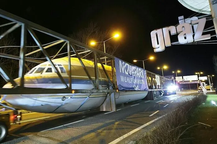 Die komplette Maschine soll in drei bis vier Wochen mit einem 500-Tonnen-Kran auf ein Hoteldach in etwa 25 Meter Höhe gehievt werden.