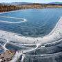 Der Längsee bietet ein wunderbares Panorama beim Eislaufen