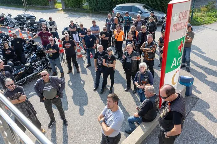 Zahlreiche Bikerinnen und Biker waren dabei