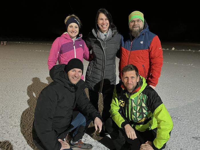 Karin, Monika und Christian Krois, Andreas und Bürgermeister Marc Landl nach dem Eisbad 