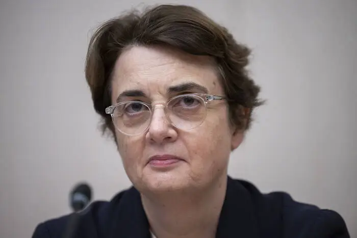 Laurence des Cars, die Direktorin des Louvre, tritt zurück