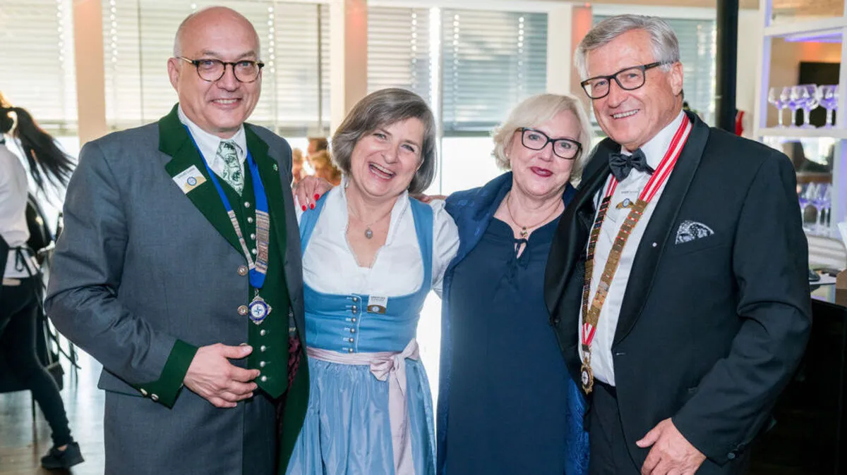 Gerhard Schweiger und Hubert Schilcher in Begleitung ihrer Gattinnen beim gestrigen Club 41 Treffen in Graz