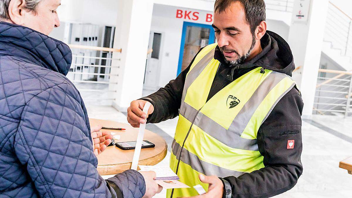 Beim Messeeingang wird der 3G-Nachweis kontrolliert, auch ein Lichtbildausweis muss vorgezeigt werden (Archivfoto)