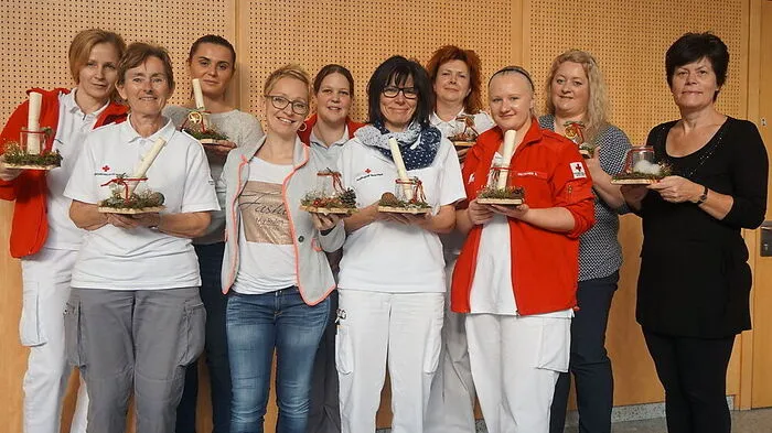 Claudia Kleindienst, Sigrid Glanznig, Fahreta Trumic, Elisabeth Oberhauser, Michaela Gussnig, Anette Belschner, Nina Eigner, Katja Grutschnig, Elfriede Preiml, Barbara Rinnofner (von links)