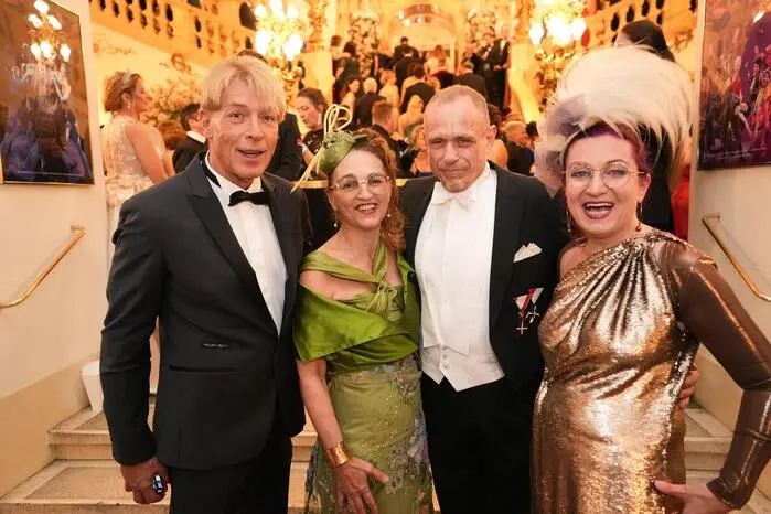 Society-Kenner Dominic Heinzl, Elisabeth Sommerbauer, Gery Keszler und Christine Rohr