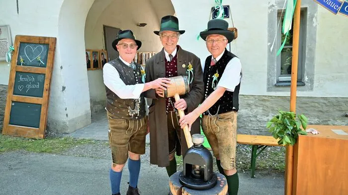 Das Wetter hat beim diesjährigen Oberlandler Kirchtag auf der Massenburg ideal gepasst.