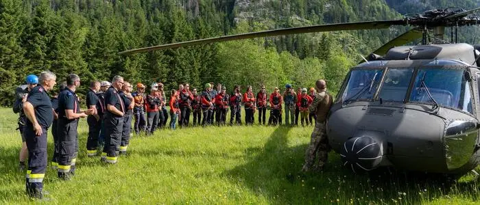 Der Einweisung folgten auch Kräfte der Feuerwehr Wildalpen, die anwesend war, um im Falle eines Brandes eingreifen zu können