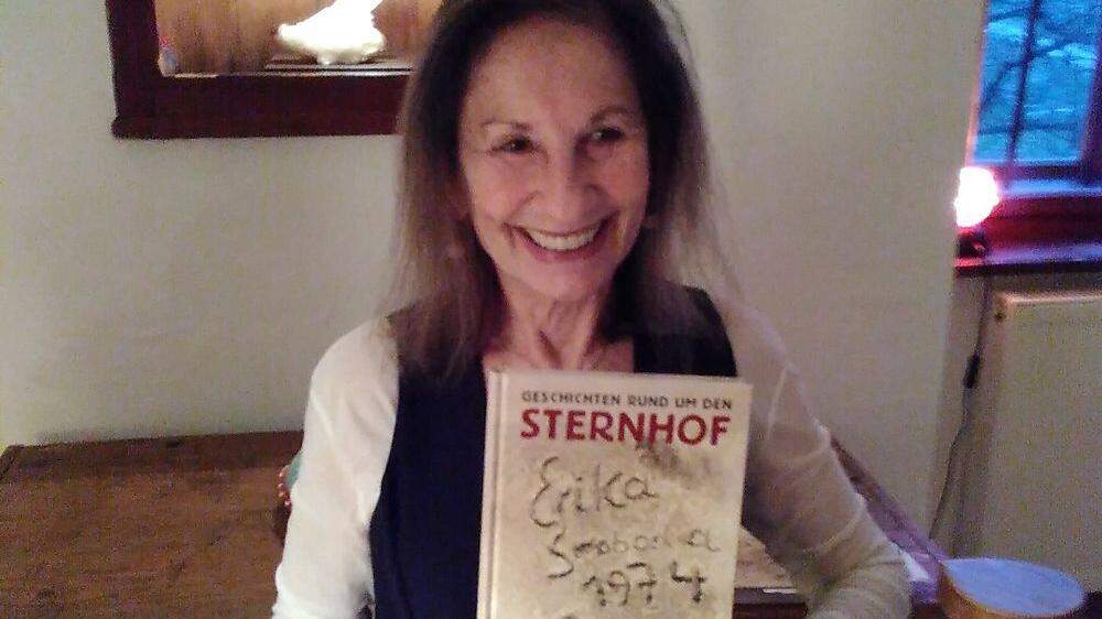 Erika Swoboda freut sich über ihr gelungenes Sternhof-Buch