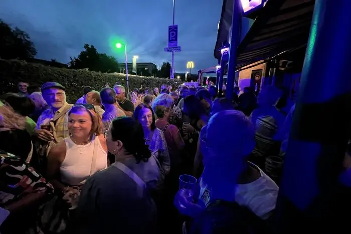 Bei der zweiten Ausgabe im Jahr 2024 war nicht nur viel los, die Besucherinnen und Besucher genossen sichtlich das angenehme Wetter und die entspannte Atmosphäre.