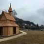 Auf dem Friedhof wird die Weihnachtskirche „übersommern"