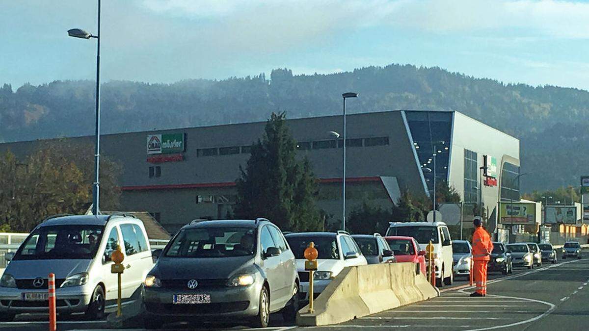 Kurioses Verkehrssystem auf der Brücke