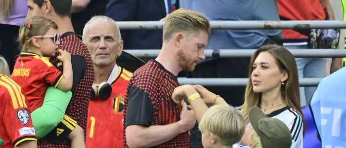 Courtois (links) und De Bruyne mit ihren Familien