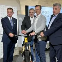 Sportminister und Vizekanzler Werner Kogler (rechts) mit den Sport-Landesräten Markus Achleitner (OÖ), Peter Hacker (W) und Karlheinz Kornhäusl (St). 