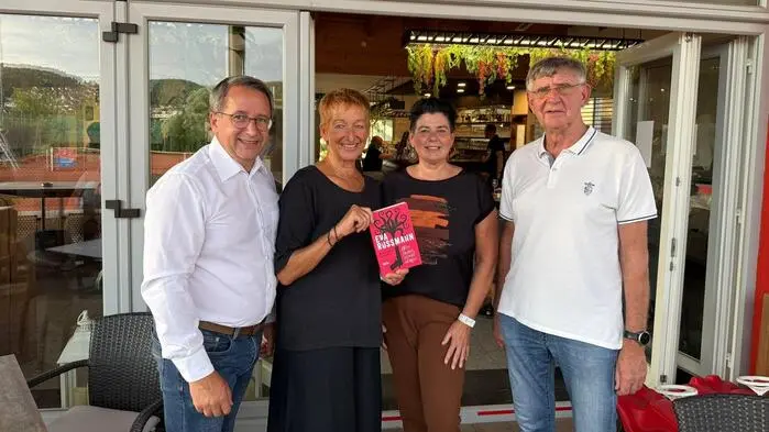 Die Gemeinde Rosental an der Kainach und das Fine-Crime-Festival luden am 17. Juni zur Lesung mit Eva Rossmann ins Café Süße Auszeit in der Jugend- und Freizeitanlage Rosental.