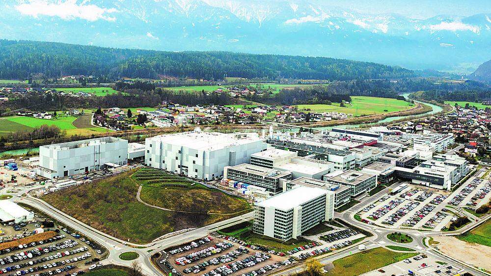 Die neue Fabrik (links) am Gelände der Infineon in Villach