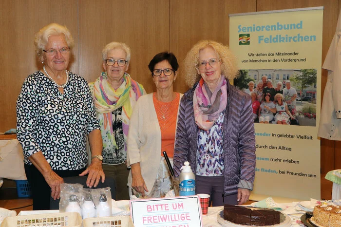 Auch der Seniorenbund Feldkirchen unter ihrer Obfrau Brigitte Bock  (4. v. Links) war mit einem Infostand vertreten.
