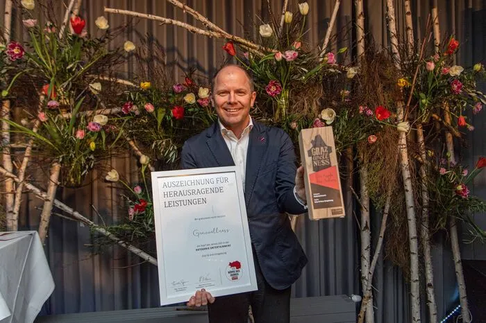Bernhard Rinner, Grazer Spielstätten, mit dem Preis für die anonyme Seite „Grazwellness“