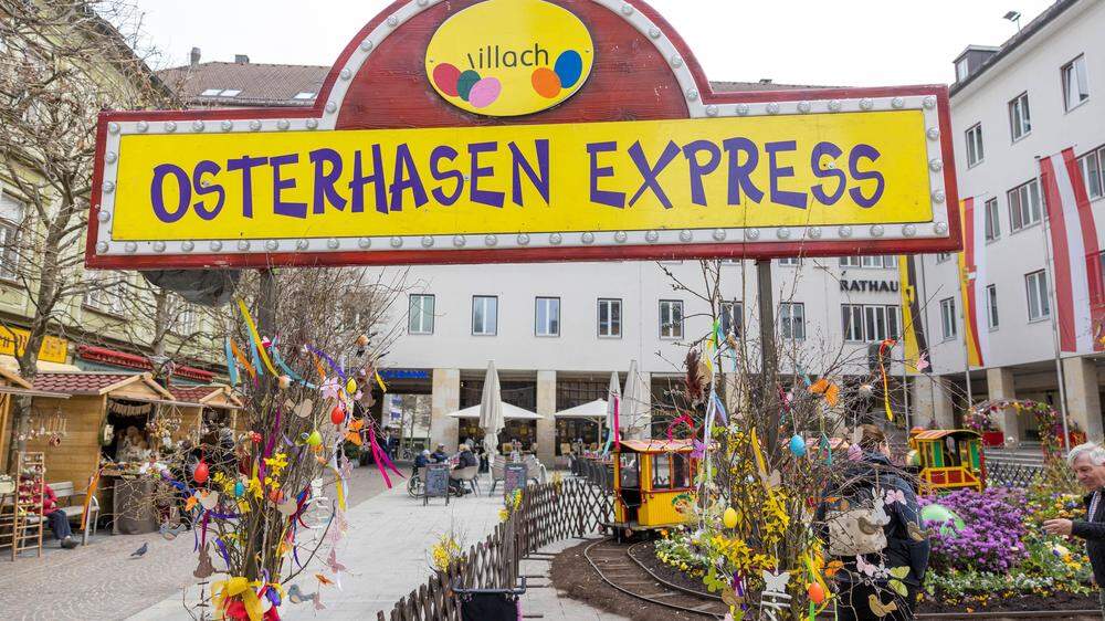 Der Osterhasen-Express am Rathausplatz