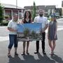Gemeinderätin Brigitte Stromberger, Klubobfrau Sandra Krautwaschl, Gemeinderat Markus Amreich und Jugendsprecherin Anna Binder auf dem Platz hinter dem Gemeindeamt Stallhofen