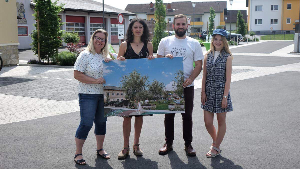 Gemeinderätin Brigitte Stromberger, Klubobfrau Sandra Krautwaschl, Gemeinderat Markus Amreich und Jugendsprecherin Anna Binder auf dem Platz hinter dem Gemeindeamt Stallhofen