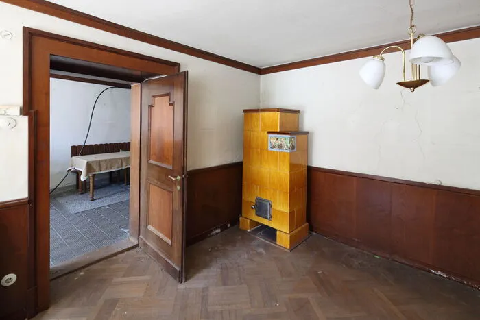 Räume im ehemaligen Wohnhaus, das auch "Ladinig-Haus" genannt wird
