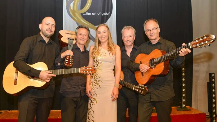 Das "Eos Guitar Quartet" aus der Schweiz eröffnete mit Glanzlichtern aller musikalischen Genres das 9. Gitarrenfestival in Millstatt. Die künstlerische Leiterin, Julia Malischnig, lud die Unterstützer zum Empfang. Julio Azcano, David Sautter, Julia Malischnig, Marcel Ege und Michael Winkler (von links).
