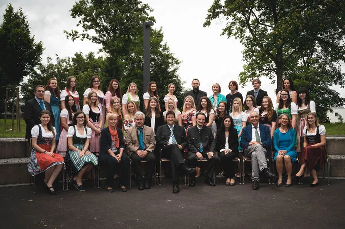 Die Reifeprüfung ist in der 5A-Klasse der HLW Feldbach ist für folgende Maturantinnen erfolgreich über die Bühne gegangen:Ausgezeichneter Erfolg: Beate Legenstein, Sara Tuttner.Guter Erfolg: Julia Fauster, Theresa Klampfer.Bestanden: Janine Bauer, Laura Eder-Halbedl, Isabella Fruhwirth, Anna Gogg, Nina Gruber, Klara Habel, Eva Marie Heltsch, Sarah Hutterer, Katharina Kien, Julia Konrad, Lisa Krenn, Celina Kummer,Elisabeth Maierhofer, Riccarda Paier, Lisa Pammer, Nicole Pfundner, Laura Ranz, Bianca Remter, Anna Schadler, Anna Maria Sommer, Pia Tschiggerl.