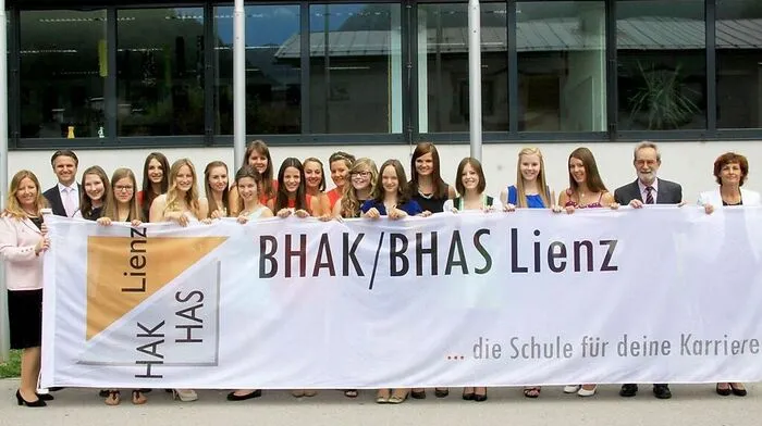 Die HAK-Schüler glänzten mit ihren Leistungen und können die weiße Fahne hissen