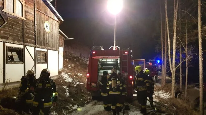 Fotos vom nächtlichen Brandeinsatz in der Nähe des Kreisberges zum Durchklicken