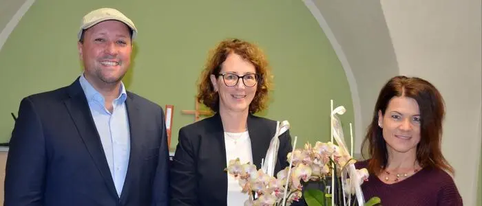 Bürgermeister Markus Tafeit mit Karin Leitold und ihrer Nachfolgerin Birgit Kamper