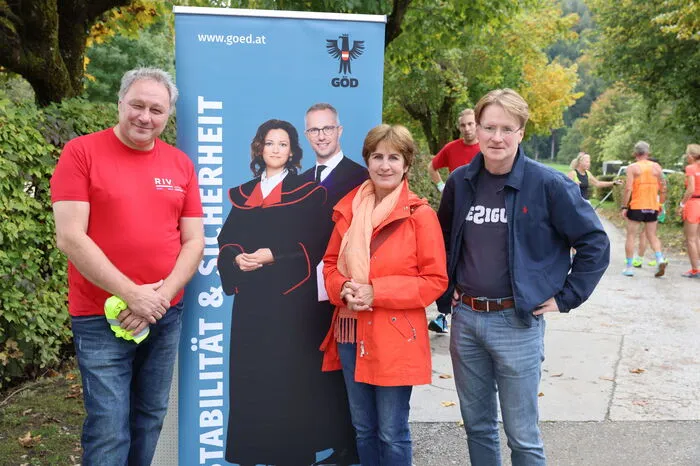 Organisator Richter Manfred Herrnhofer mit "Kärntner in Not"-Obfrau Antonia Gössinger und Martin Ulrich, Vorsitzender der Bundessektion Richter und Staatsanwälte in der Gewerkschaft Öffentlicher Dienst 