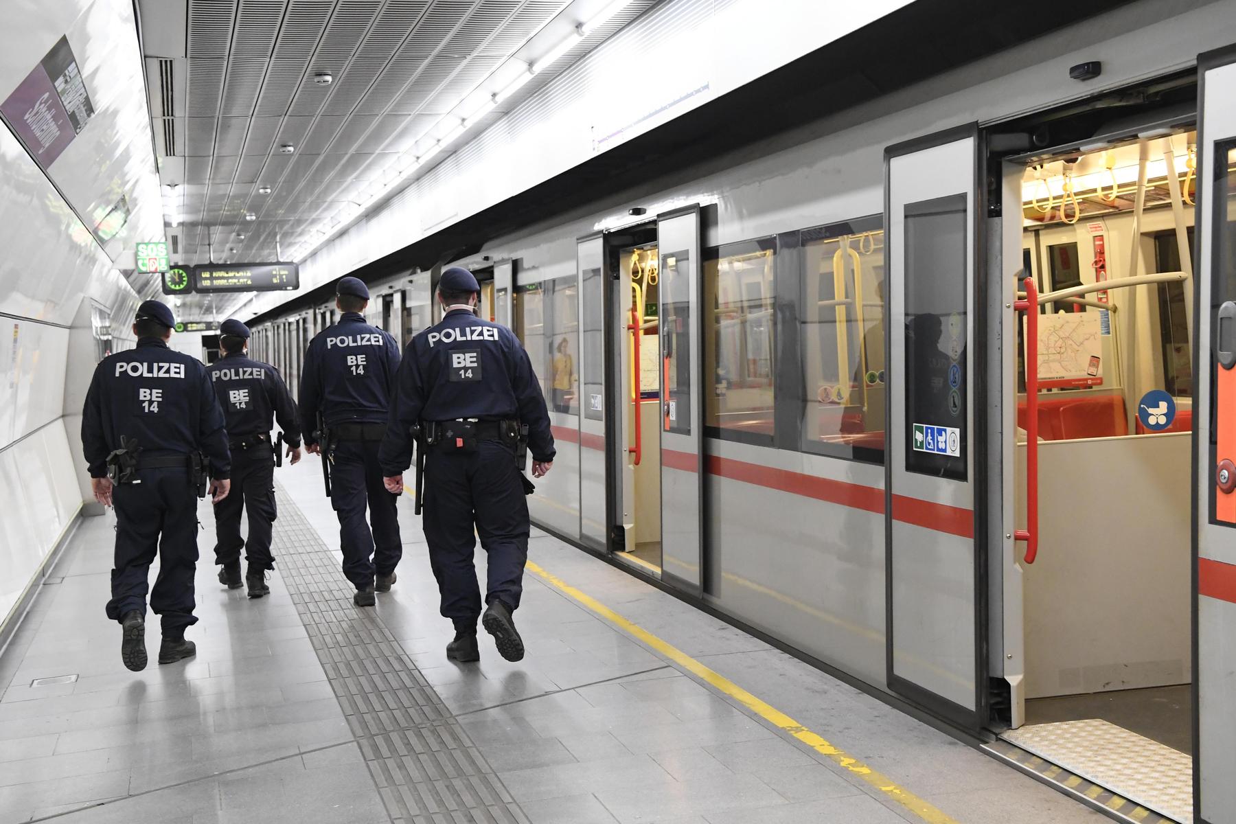 30-Jährige schlug in Wiener U-Bahn-Station mit Leiter um sich