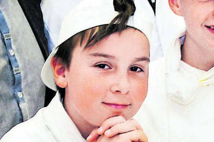 Name: Sandro Maximilian Sulzer (10)Schule: Volksschule St. Ursula in KlagenfurtDas esse ich am liebsten: Schnitzel und grünen Salat.Der Salat wächst in meinem eigenen Garten, dort habeich auch Radieschen, Karotten und Petersilie angebautMeine liebste Zutat: KräuterDiesen Geschmack finde ich super: SalatgurkenMit diesem Gericht werde ich einmal meine Eltern überraschen: mit Gegrilltem und Palatschinken
