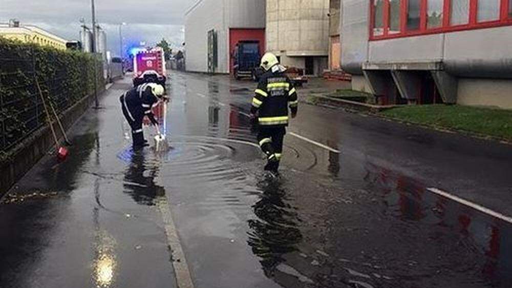 In Lannach wurde ein Teilstück der Industriestraße überflutet