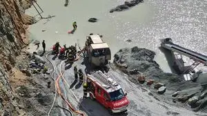 Derzeit sind acht Feuerwehren beim Steinbruch im Einsatz