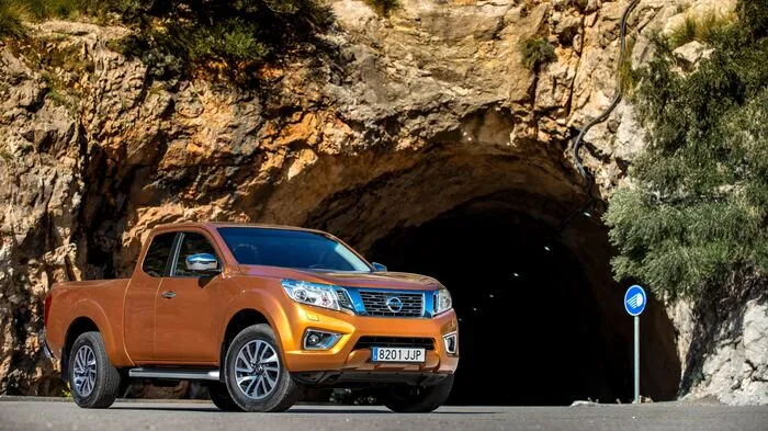 Nach dem Nissan Navara mit Doppelkabine, der bereits seit Anfang des Jahres zu Preisen ab 31.010 Euro brutto (25.842 Euro netto) im Handel ist, folgt nun die King-Cab-Version mit gegenläufig öffnenden Türen.