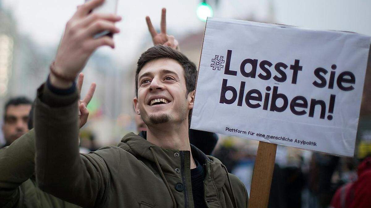 Auch Bürger gehen für die Wahrung der Menschenrechte auf die Straße