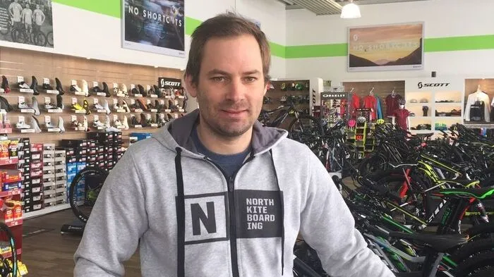 Wenige Tage vor der Eröffnung wurde in das neue Geschäft von Michael Friesenbichler eingebrochen. Es ist nicht der erste Einbruch bei Michael Friesenbichler. Der Frust ist groß. Mehr...
