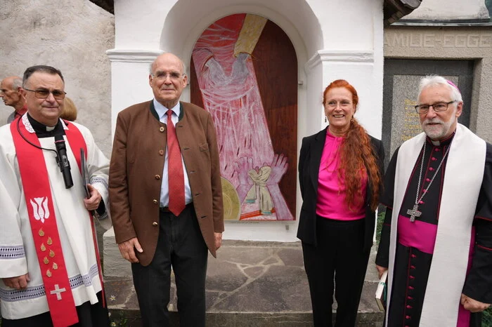Pfarrprovisor Jakub Radziwonski, Herbert Kulterer, Künstlerin Lisa Huber, Bischof Josef Marketz.