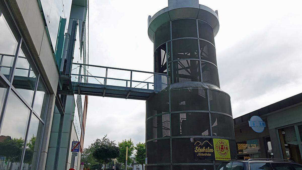 Noch ist der Stadtturm an das Rathaus angedockt	